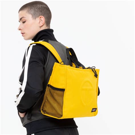 Eastpak telfar - Mar 25, 2022 · Telfar revealed its collaboration with Eastpak, and announced a blind pre-order starting Friday, March 25 at noon. 